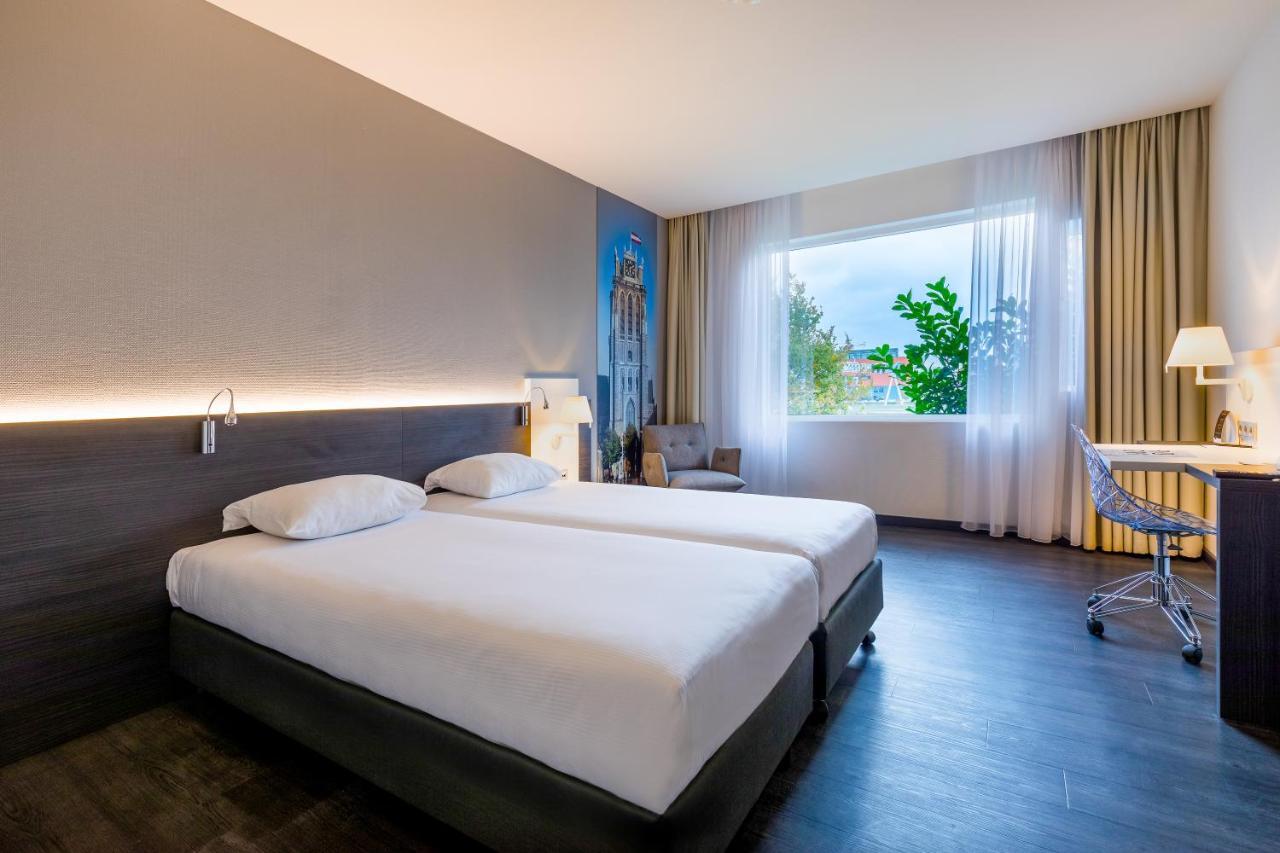 Postillion Hotel Dordrecht Bagian luar foto